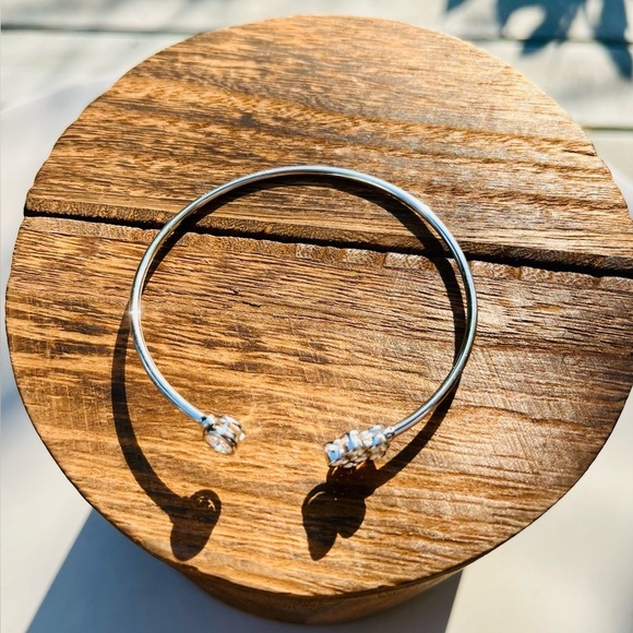 NWT Elegant Silver Floral Diamond Bracelet - Moissanite - Picture 4 of 6